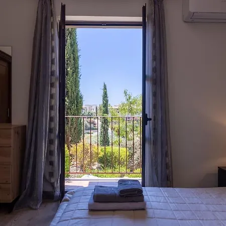 Aphrodite Hills Golf Ground Floor With Private Garden Kouklia